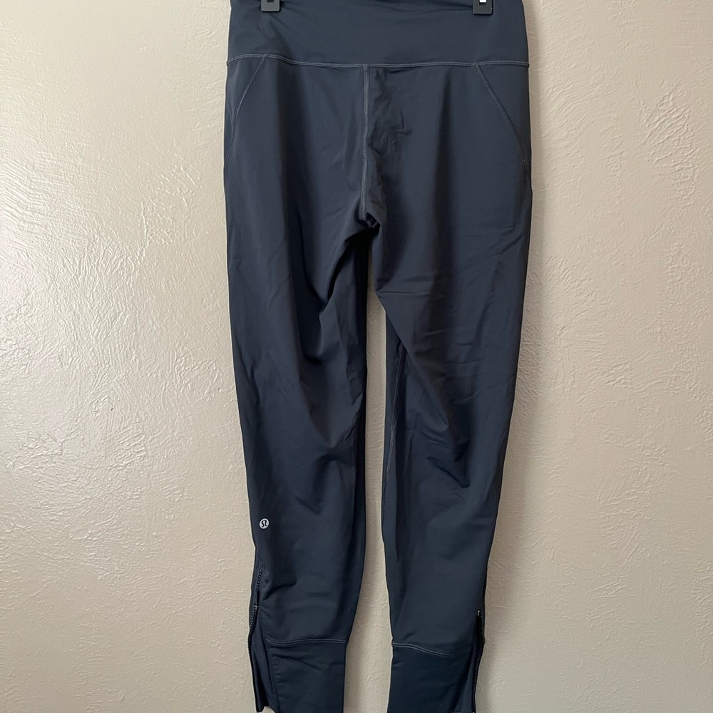 LULULEMON gray pocketed soft athletic joggers size 4